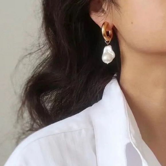 ✨ New Gold and pearl huggie drop earrings ✨💕 - Picture 6 of 6